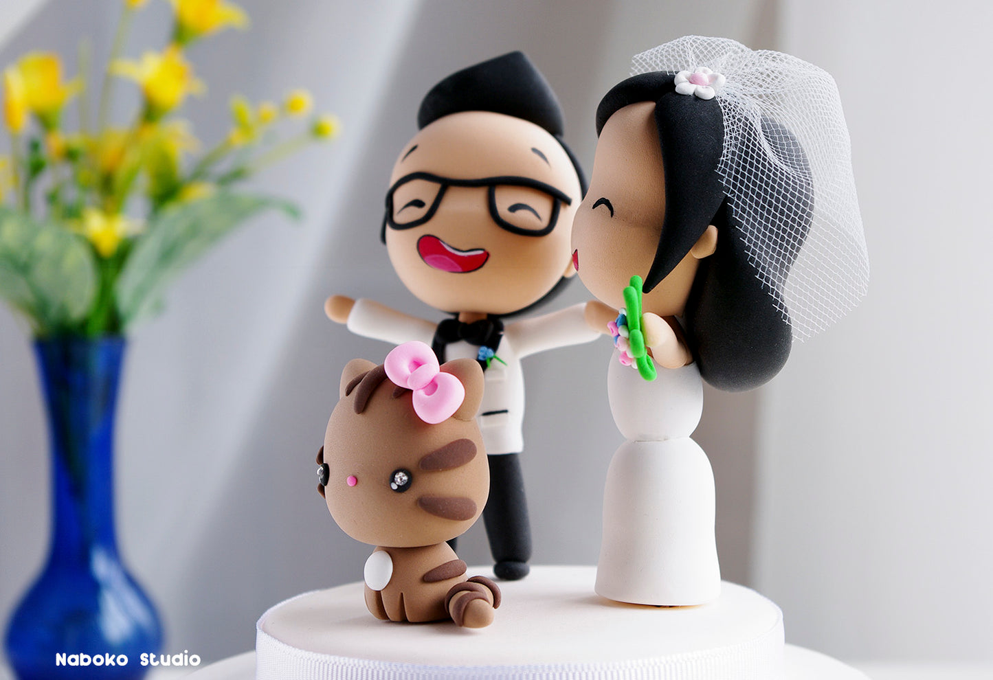 Custom Wedding Cake Topper with Cat | Bride and Groom with Tabby Cat