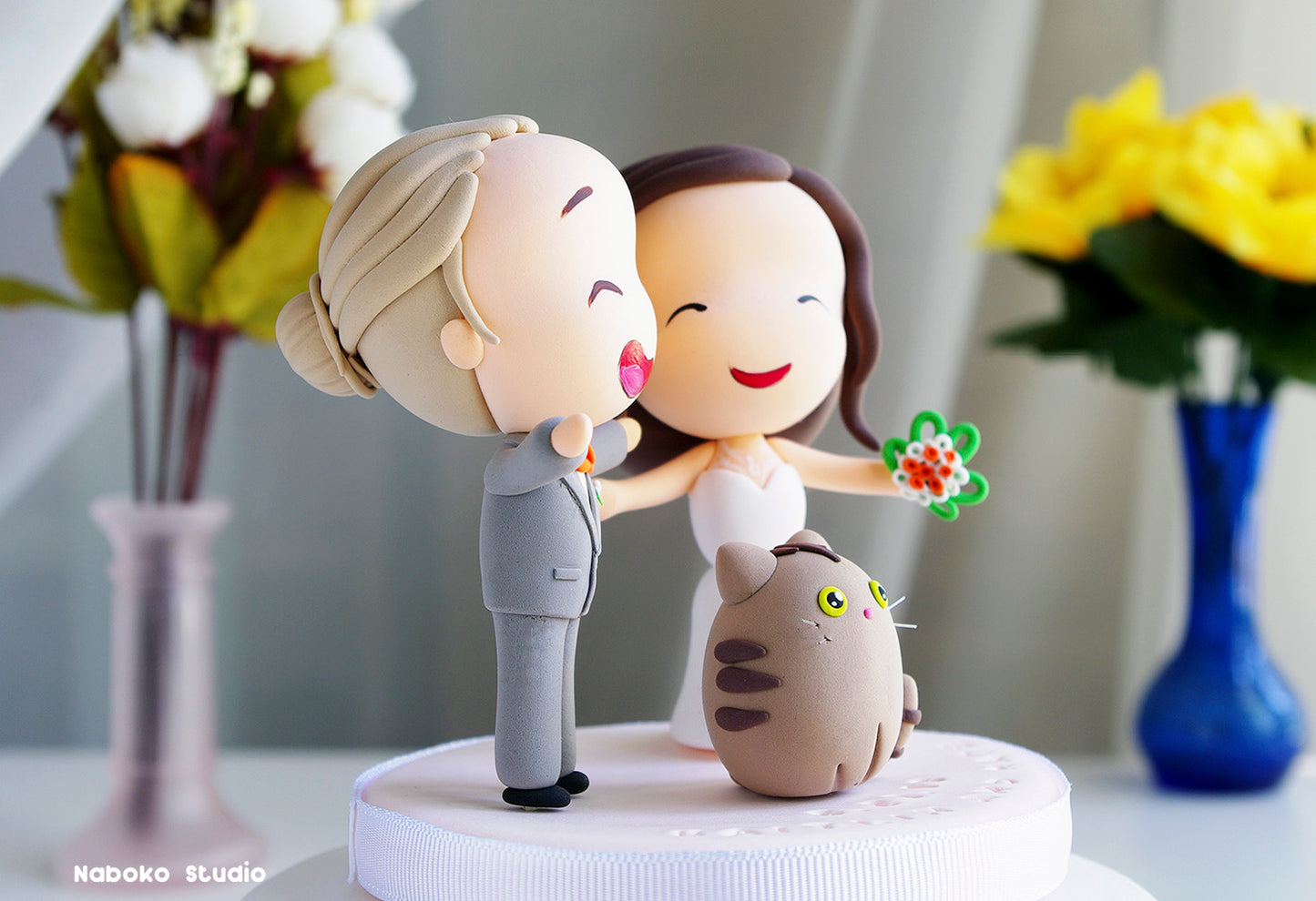 Custom Wedding Cake Topper with Cat | Bride and Groom with Tabby Cat